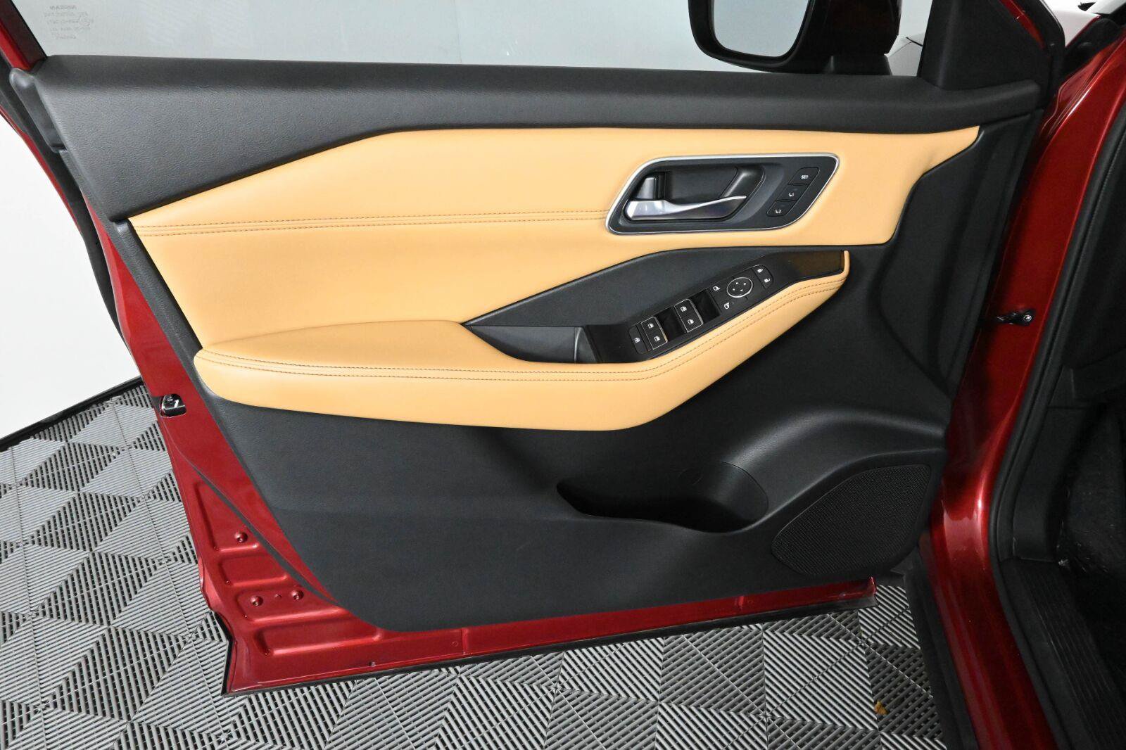 Used 2022 Nissan Rogue Platinum w/ Head-Up Display Package FWD image 20