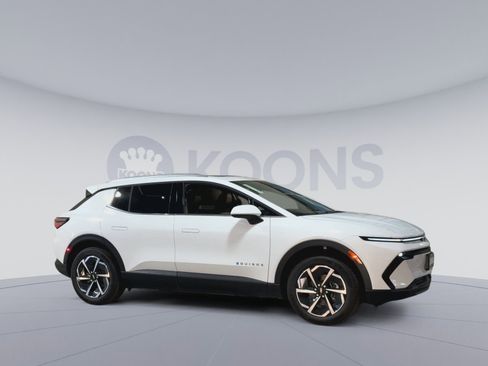 New 2026 Chevrolet Equinox EV LT image 2