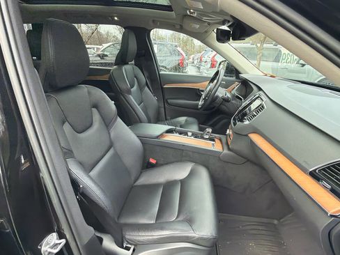 Certified 2022 Volvo XC90 T8 Inscription Expression w/ Advanced Package image 18