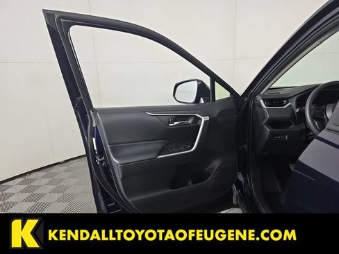Used 2025 Toyota RAV4 XLE AWD/4WD image 20