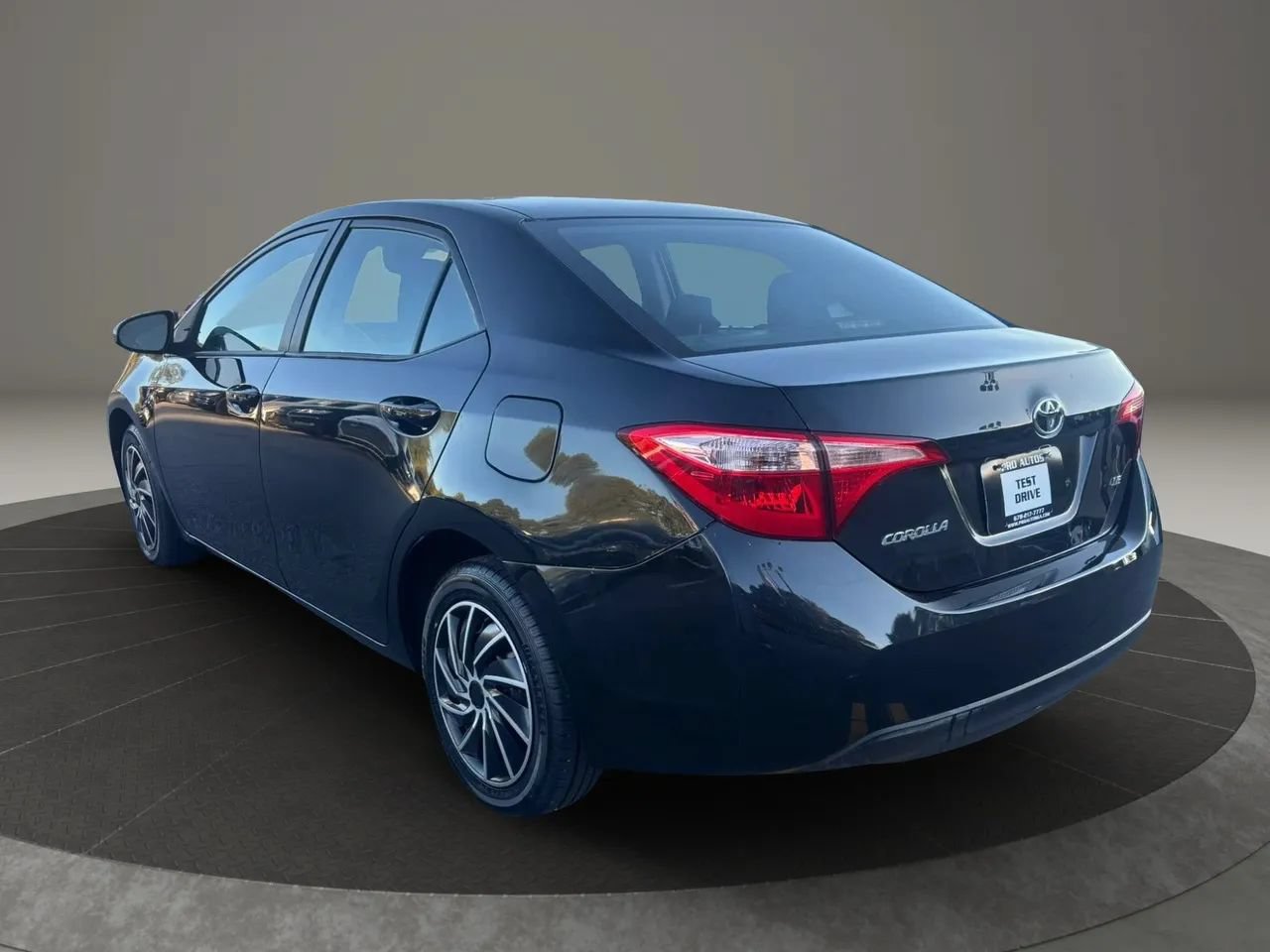Used 2017 Toyota Corolla LE FWD image 3