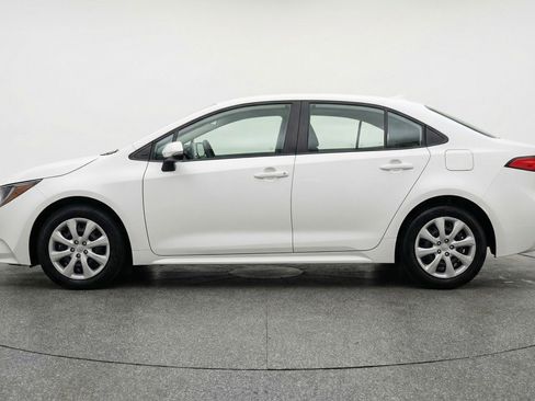 Used 2025 Toyota Corolla LE FWD image 5
