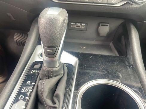 Used 2024 Nissan Altima 2.5 SV FWD image 18