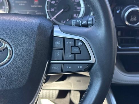 Used 2023 Toyota Highlander XLE FWD image 29