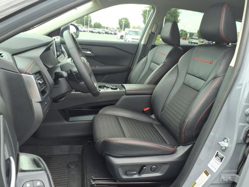 Used 2025 Nissan Rogue SV AWD/4WD image 18