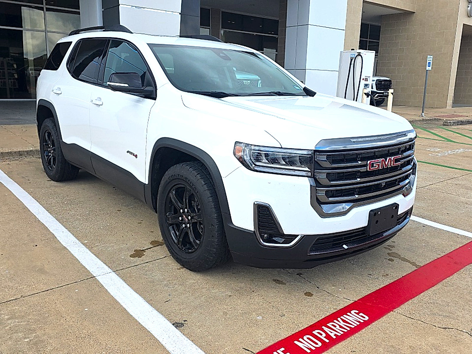 Used 2023 GMC Acadia AT4 w/ Technology Package AWD/4WD image 4