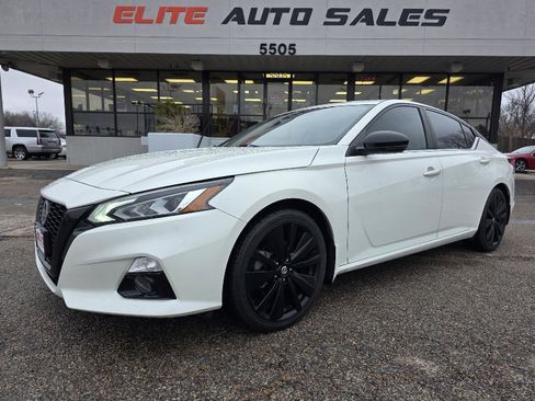 Used 2022 Nissan Altima 2.5 SR w/ Midnight Edition Package image 1