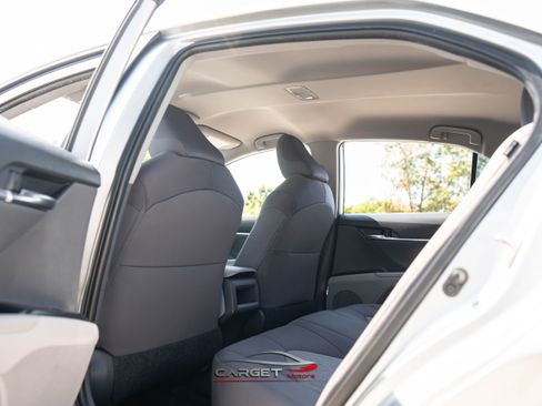 Used 2020 Toyota Camry LE image 17