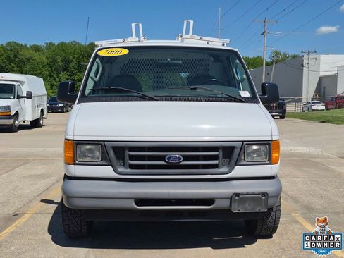 Used 2006 Ford E-150 and Econoline 150 RWD image 2