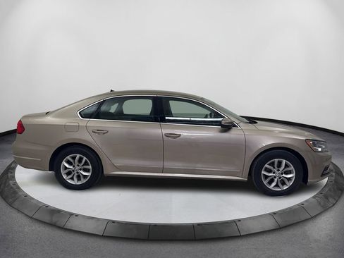 Used 2016 Volkswagen Passat 1.8T S image 4