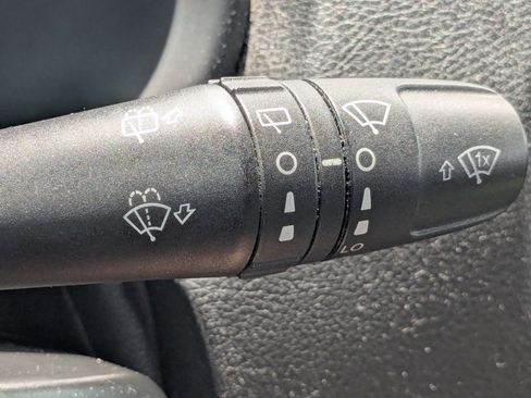 Used 2019 Jeep Renegade Latitude FWD image 14
