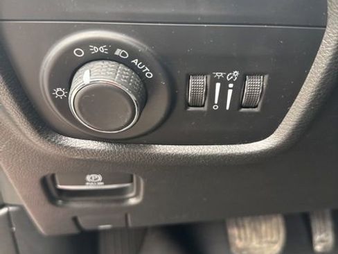 Used 2023 Jeep Grand Cherokee L Laredo image 19