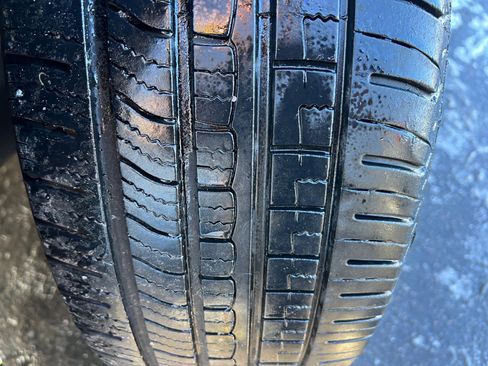 Used 2021 Toyota Camry LE image 29