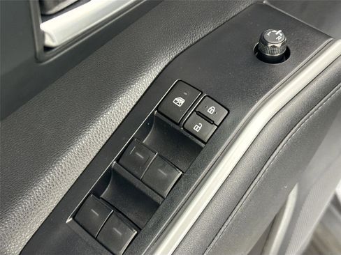 Certified 2023 Toyota Highlander XLE image 30