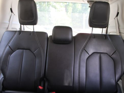 Used 2023 Chrysler Pacifica Touring-L FWD image 57