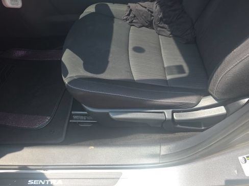 Certified 2022 Nissan Sentra SV FWD image 10