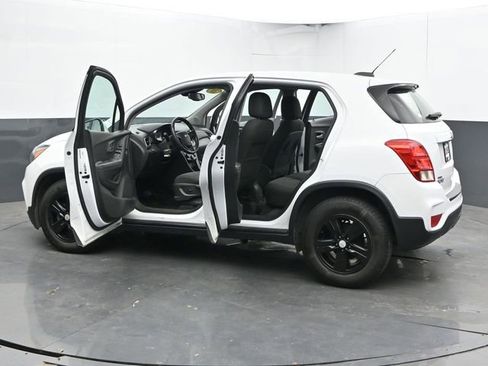 Used 2020 Chevrolet Trax LS FWD image 34