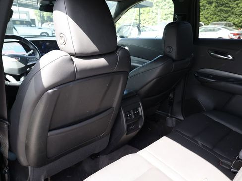 Used 2025 Cadillac XT4 Premium Luxury FWD image 19