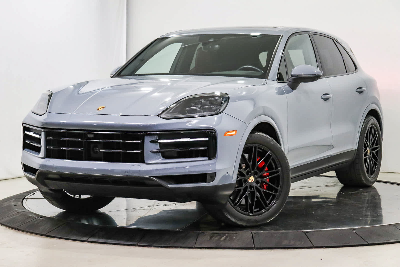 Used 2024 Porsche Cayenne S AWD/4WD image 1