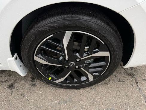 New 2025 Nissan Versa SR w/ Trunk Package image 9