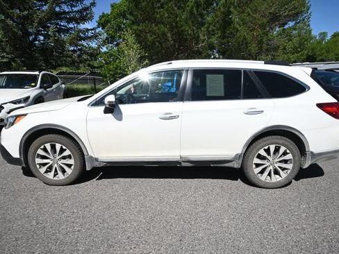 Used 2017 Subaru Outback 3.6R Touring w/ Popular Package #5A AWD/4WD image 2