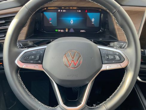 Used 2024 Volkswagen Atlas SE image 16