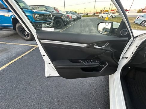 Used 2019 Honda Civic EX image 9