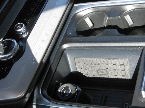 Used 2025 Ford Expedition Active AWD/4WD image 14