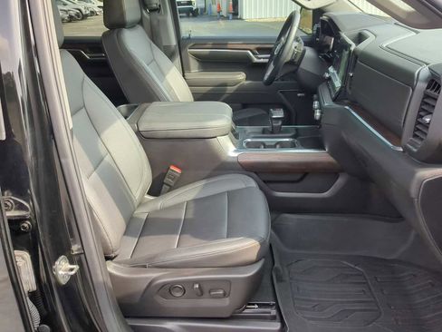 Used 2025 GMC Sierra 1500 SLT w/ SLT Premium Plus Package image 30