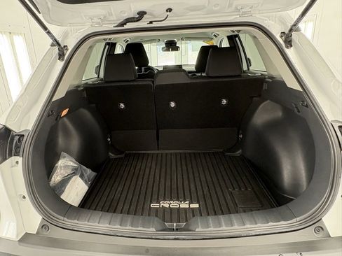 Used 2022 Toyota Corolla Cross LE image 9