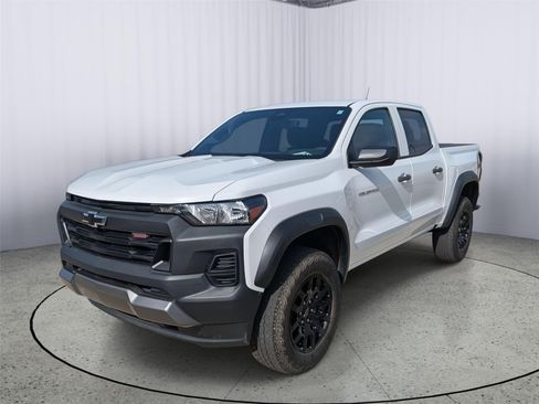 Used 2023 Chevrolet Colorado LT w/ LT Convenience Package III RWD image 3