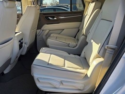 Used 2024 GMC Yukon Denali w/ Advanced Technology Package image 12