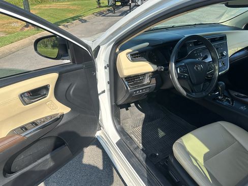 Used 2017 Toyota Avalon XLE Premium w/ All Weather Liner Package FWD image 19