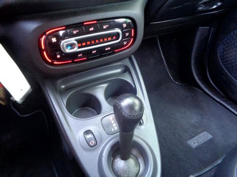 Used 2016 smart fortwo passion image 30