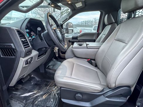 Used 2022 Ford F550 2WD Regular Cab Super Duty image 9