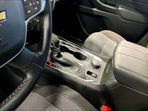 Used 2023 Chevrolet Traverse LT FWD image 17