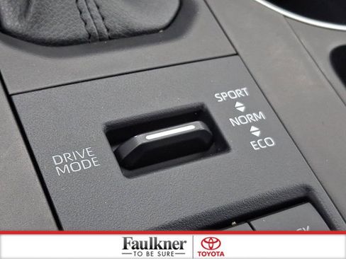 Certified 2021 Toyota Highlander XLE AWD/4WD image 24