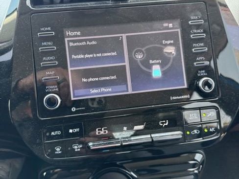 Used 2022 Toyota Prius L Eco FWD image 7