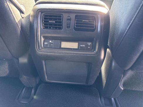 Used 2015 Nissan Pathfinder SV image 18