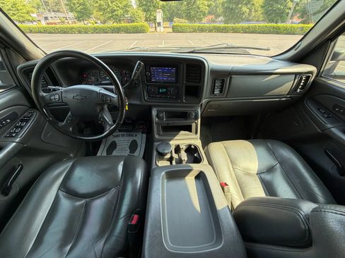 Used 2005 Chevrolet Silverado 2500 LT w/ Heavy-Duty Power Package RWD image 18