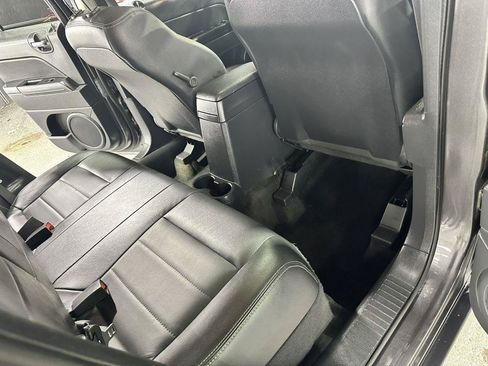 Used 2016 Jeep Patriot High Altitude AWD/4WD image 36