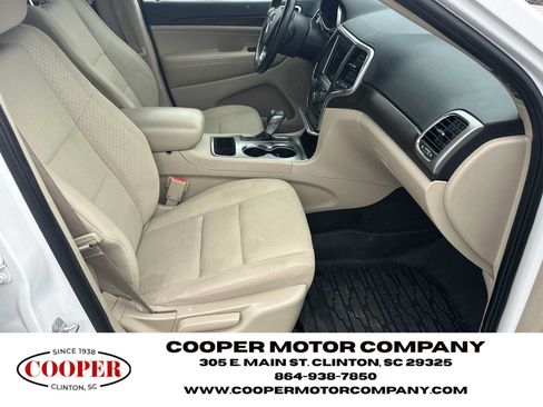 Used 2018 Jeep Grand Cherokee Laredo RWD image 13