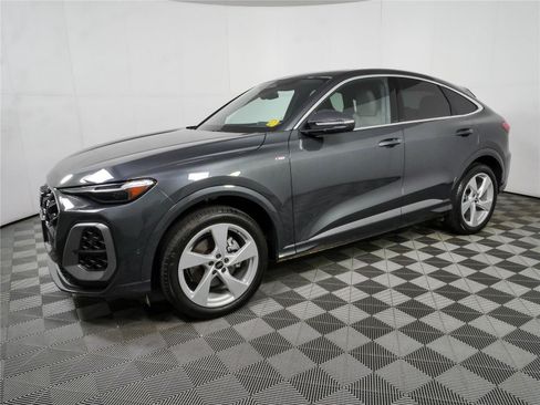 Used 2025 Audi Q5 Prestige w/ 20" Wheel Package AWD/4WD image 29