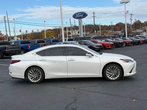 Used 2023 Lexus ES 350 Ultra Luxury image 2