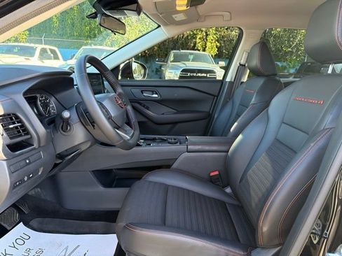 Used 2025 Nissan Rogue SV AWD/4WD image 23