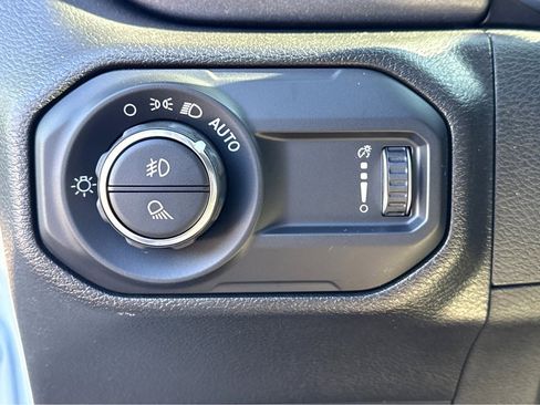 Certified 2023 Jeep Gladiator Mojave w/ Cold Weather Group image 15