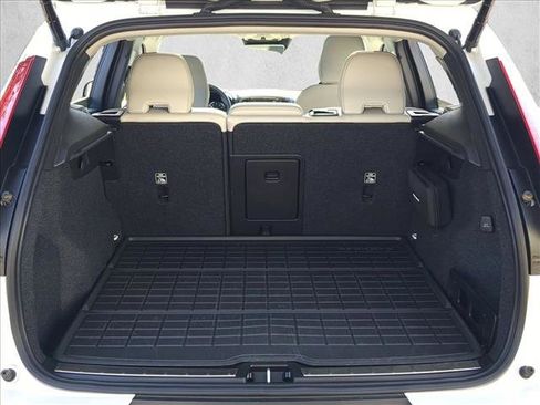 Used 2022 Volvo XC40 T4 Inscription w/ Advanced Package image 6