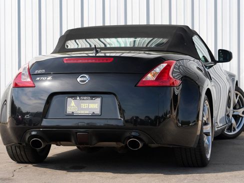 Used 2010 Nissan 370Z Touring w/ Sport Pkg image 4