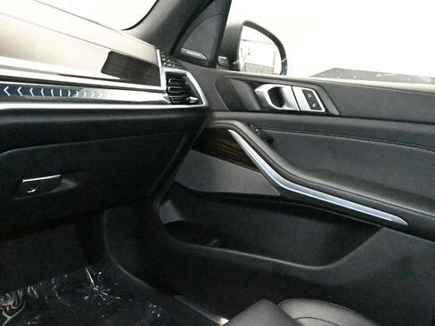 Used 2025 BMW X5 xDrive50e AWD/4WD image 19