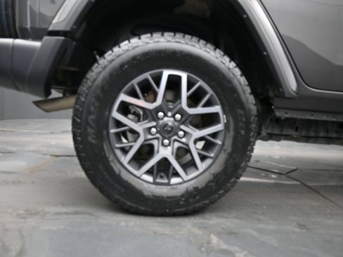 Used 2025 Jeep Wrangler Unlimited Sahara AWD/4WD image 11